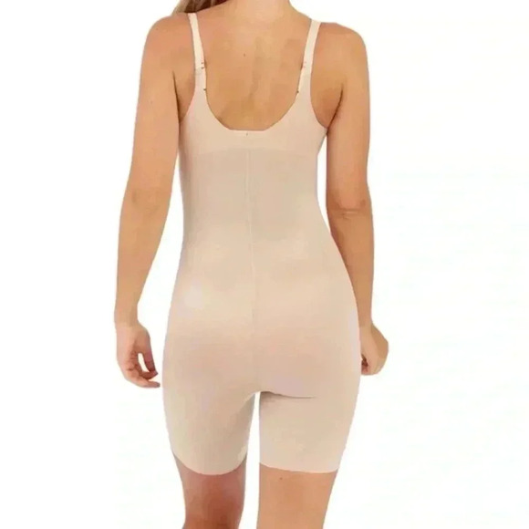 Spanx Open Bust Mid Thigh Bodysuit Tan Stretchy NWOT Size M - Picture 2 of 5